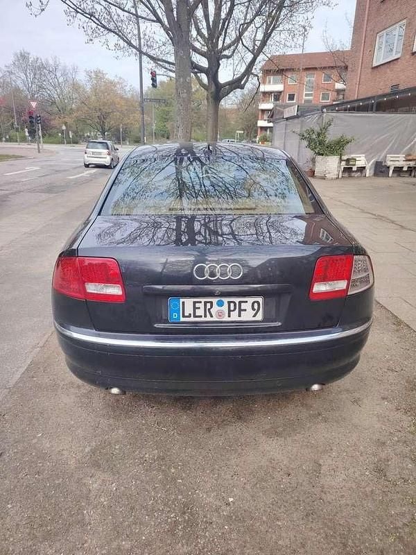 Second-hand Audi A8L 275 CP (202 kW) 2004 Berlinǎ