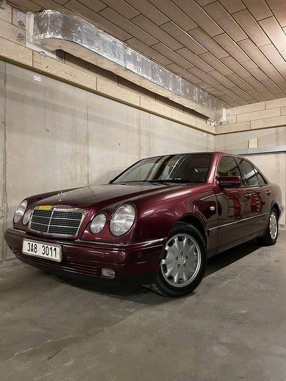 Rot Gebraucht 1997 Mercedes E420 Elegance Limousine | 16.500 € - Bild 1/2