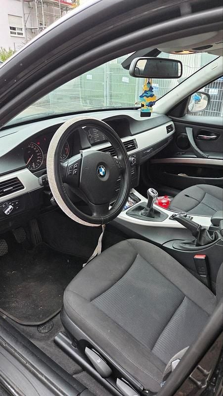 Gebraucht BMW 318 2011 Schwarz Kombi