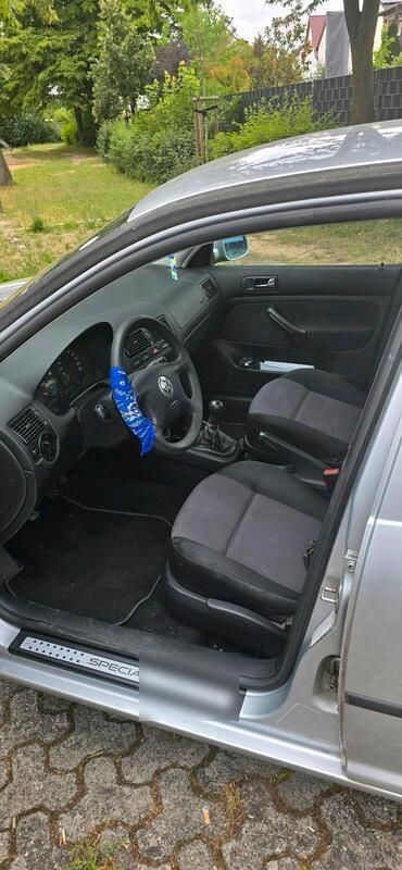 Grau Gebraucht 2001 VW Golf IV Edition Kleinwagen | 1.400 € - Bild 1/4