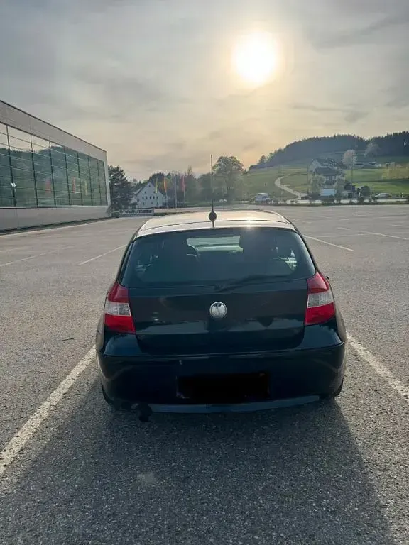 Gebraucht BMW 118 143 PS (105 kW) 2005 Schwarz Kleinwagen