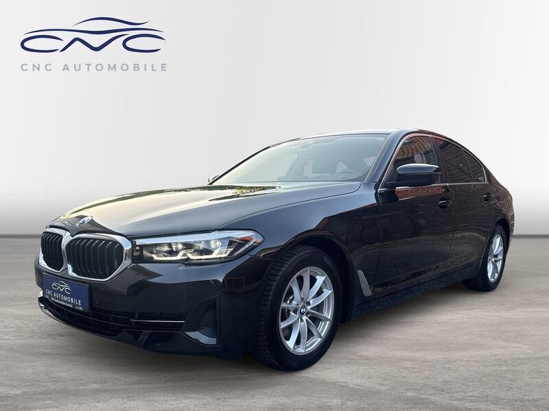 Schwarz Gebraucht 2022 BMW 520 M Sport Limousine | 33.990 € (Guter Preis) - Bild 1/4
