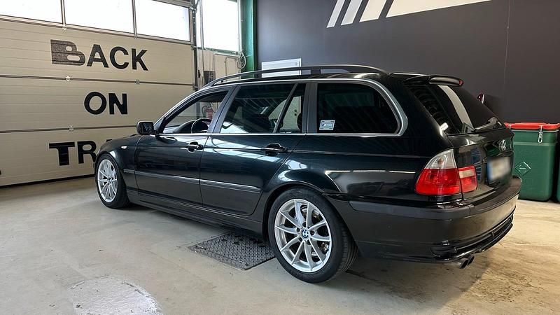 Gebraucht BMW 330 231 PS (169 kW) 2002 Schwarz Kombi