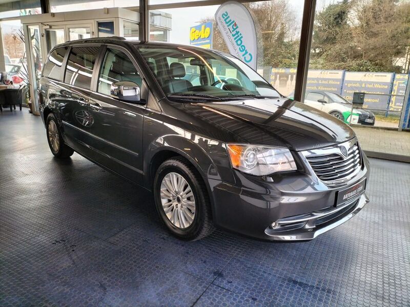 Grau Gebraucht 2011 Lancia Voyager Gold Van / Kleinbus | 16.990 € (Teuer) - Bild 1/4