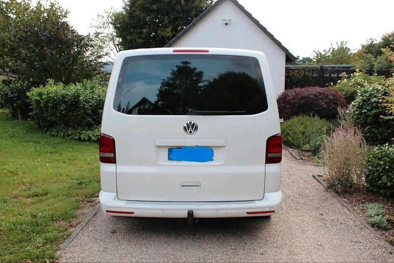 Weiß Gebraucht 2009 VW T5 Van | 6.000 € (Etwas zu teuer) - Bild 1/4