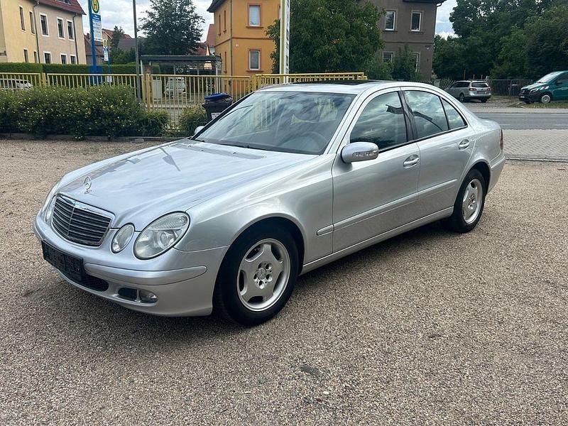 Silber Gebraucht 2006 Mercedes E200 Limousine | 3.900 € (Fairer Preis) - Bild 1/4
