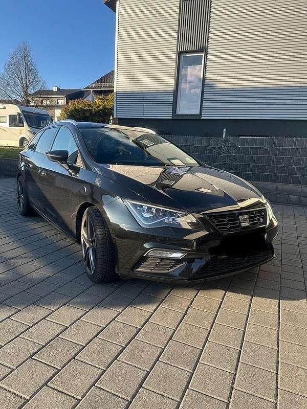 Schwarz Gebraucht 2019 Seat Leon FR Kombi | 22.900 € (Teuer) - Bild 1/4