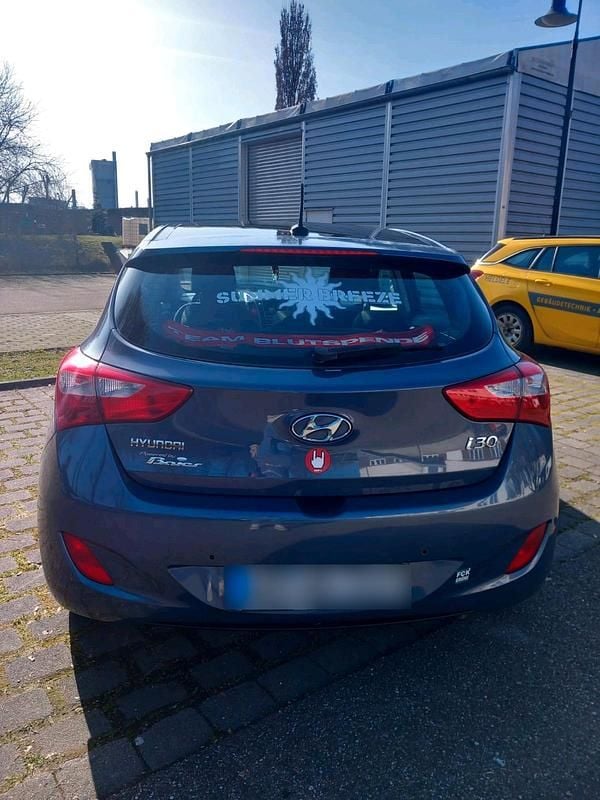 Gebraucht Hyundai i30 135 PS (99 kW) 2013 Blau Limousine