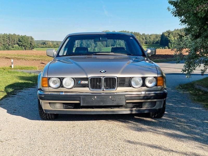Beige Gebraucht 1988 BMW 735 Limousine | 6.750 € - Bild 1/4