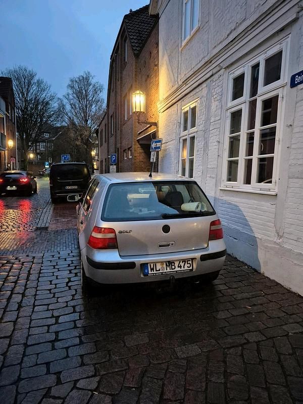 Silber Gebraucht 2003 VW Golf IV Kleinwagen | 2.500 € (Fairer Preis) - Bild 1/4