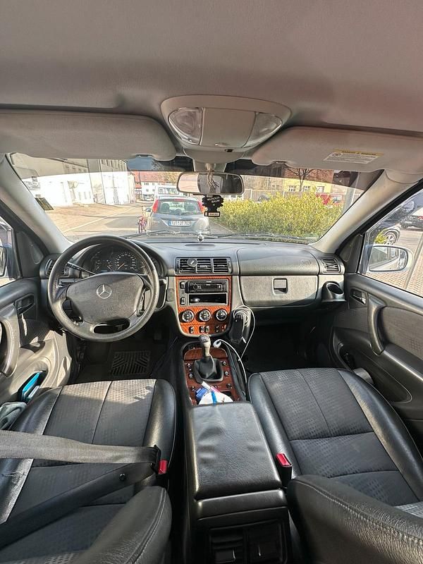 Gebraucht Mercedes ML270 163 PS (119 kW) 2004 Grau SUV