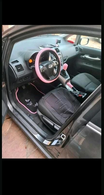 Gebraucht Toyota Auris 99 PS (72 kW) 2012 Grau Kleinwagen