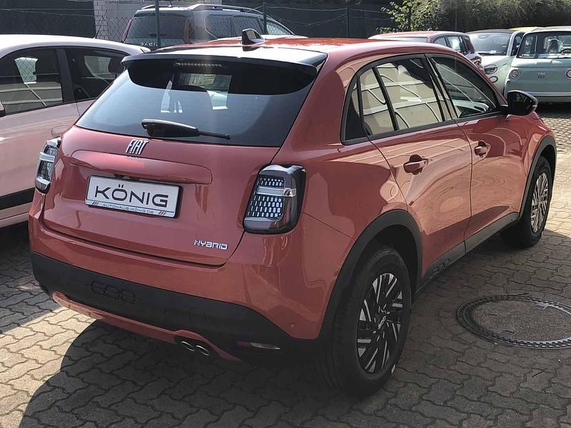 Neu Fiat 600 146 PS (107 kW) 2025 Orange Limousine