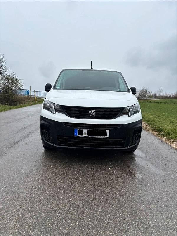 Gebraucht Peugeot Partner 110 PS (80 kW) 2020 Weiß Van / Kleinbus