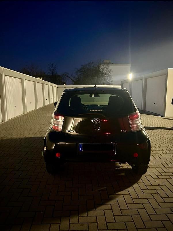 Gebraucht Toyota iQ 68 PS (50 kW) 2009 Schwarz Kleinwagen