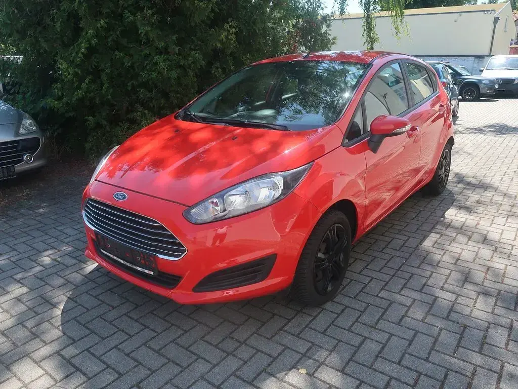 Gebraucht Ford Fiesta Trend 60 PS (44 kW) 2013 Rot Limousine