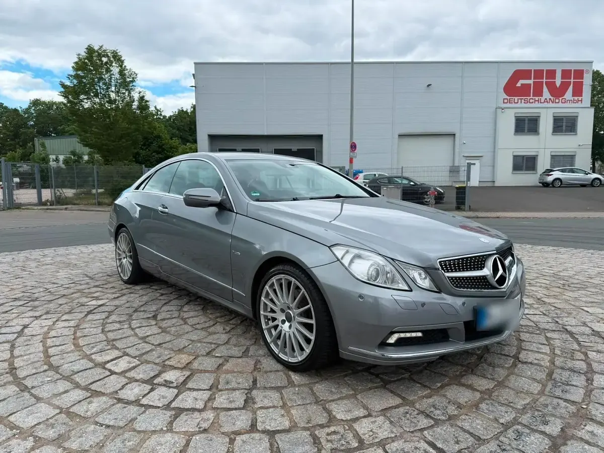 Gebraucht Mercedes E250 204 PS (150 kW) 2009 Silber Coupé