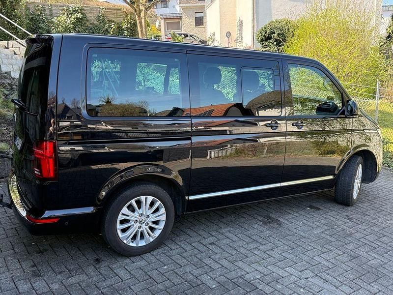 Gebraucht VW Multivan Highline 150 PS (110 kW) 2021 Schwarz Van