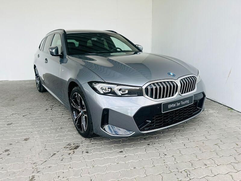 Grau Neu 2025 BMW 330e M Sport Kombi | 52.299 € - Bild 1/4