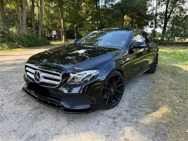 Schwarz Gebraucht 2017 Mercedes E350 Limousine | 26.300 € - Bild 1/4