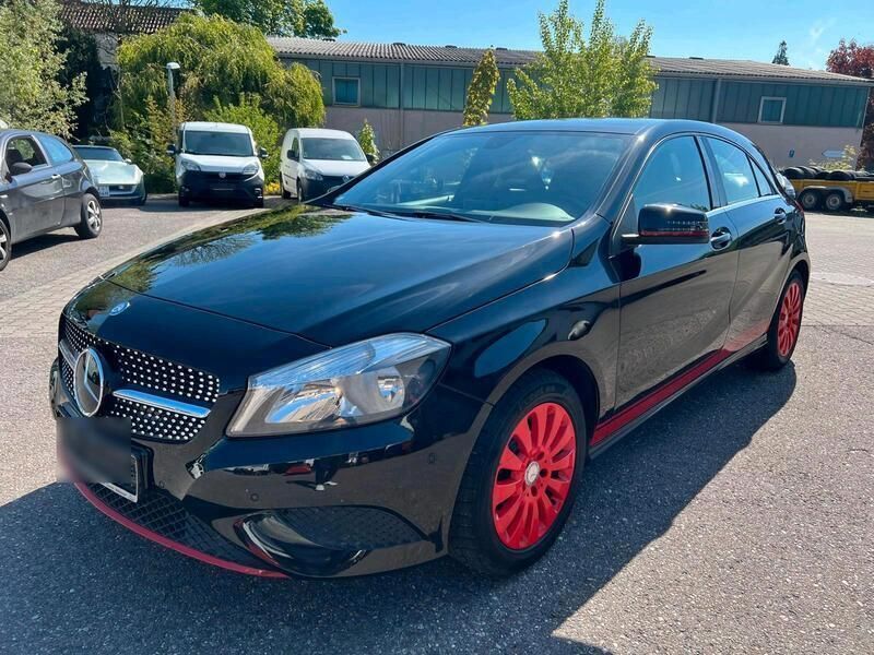 Schwarz Gebraucht 2014 Mercedes A180 Limousine | 11.700 € (Guter Preis) - Bild 1/4