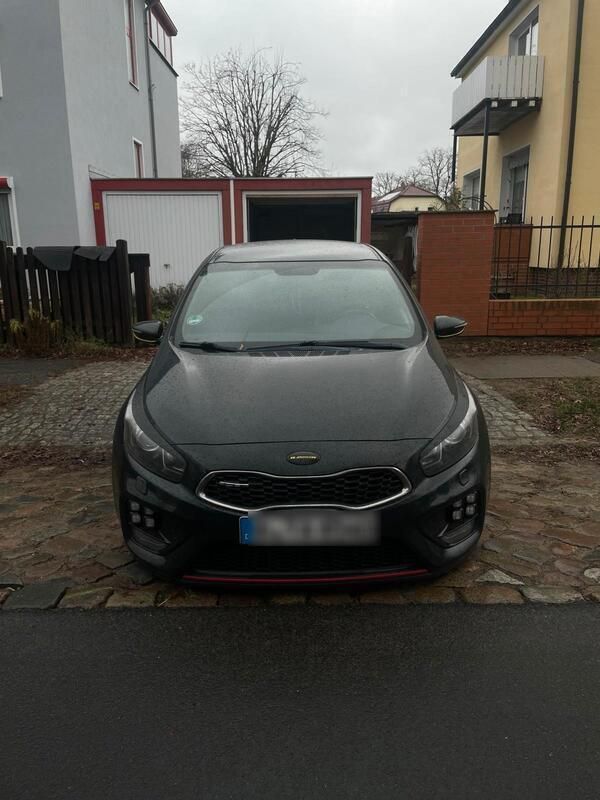 Schwarz Gebraucht 2015 Kia Ceed GT Limousine | 10.000 € - Bild 1/4