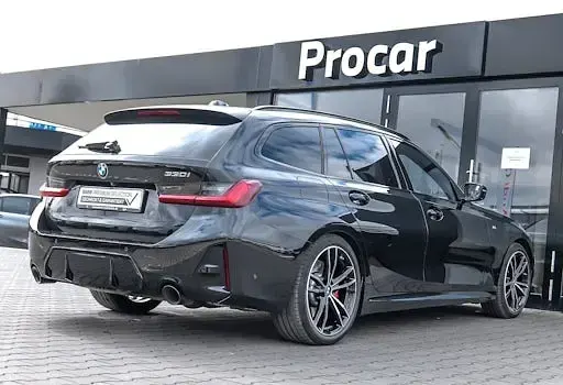 Gebraucht BMW 330 Performance 245 PS (180 kW) 2023 Saphirschwarz Kombi