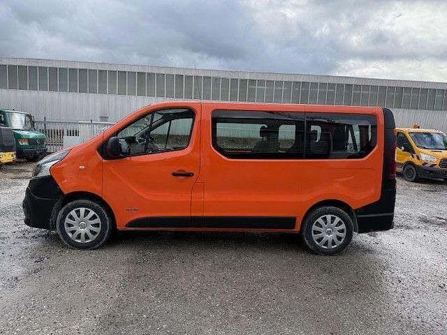 Gebraucht Renault Trafic Expression 116 PS (85 kW) 2015 Orange Van / Kleinbus