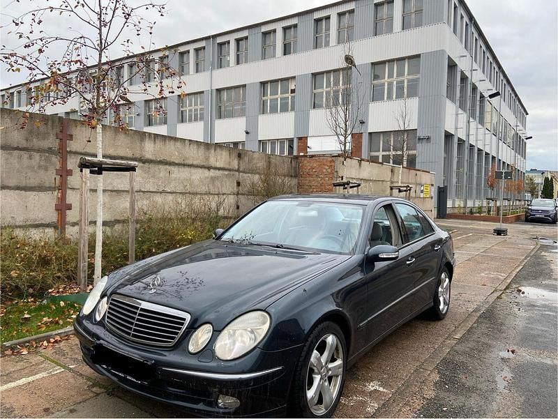 Grau Gebraucht 2003 Mercedes E320 Limousine | 2.250 € (Superpreis) - Bild 1/4