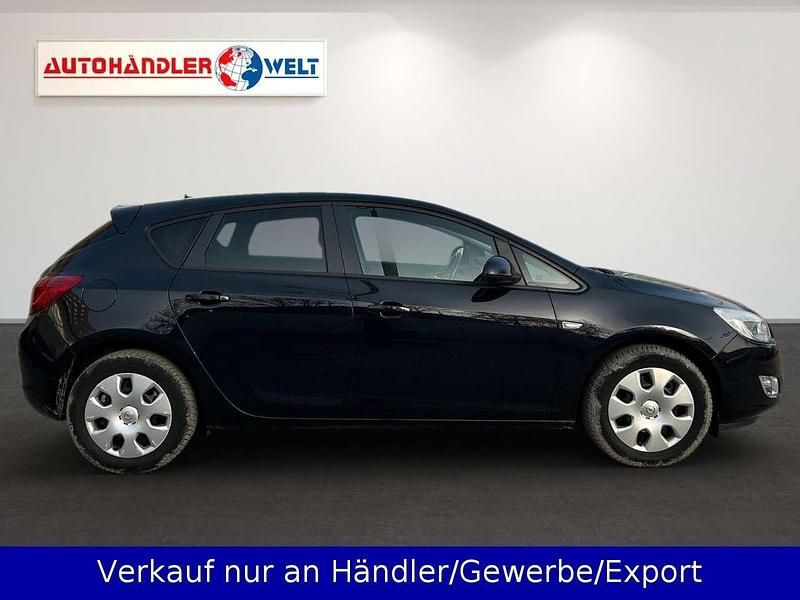 Gebraucht Opel Astra 140 PS (102 kW) 2011 Schwarz Limousine