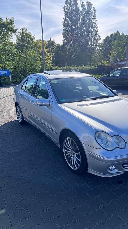 Silber Gebraucht 2005 Mercedes C350 Elegance Limousine | 3.000 € - Bild 1/4