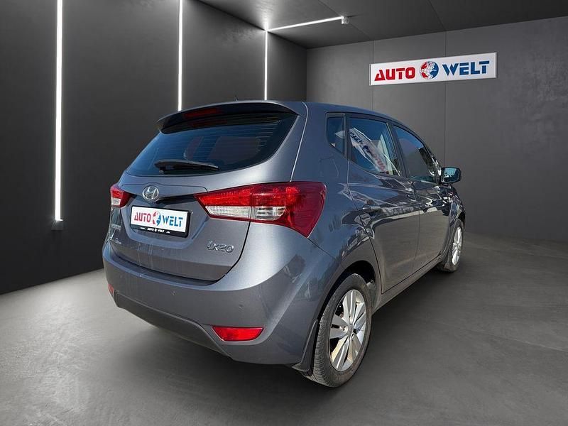 Gebraucht Hyundai ix20 Style 125 PS (91 kW) 2015 Silber Kleinwagen