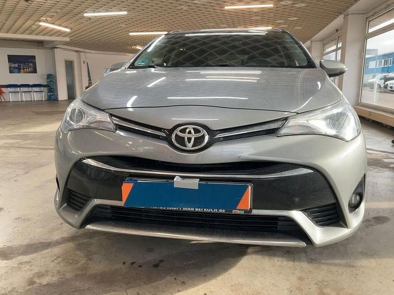 Gebraucht Toyota Avensis Team 147 PS (108 kW) 2018 Grau Kombi