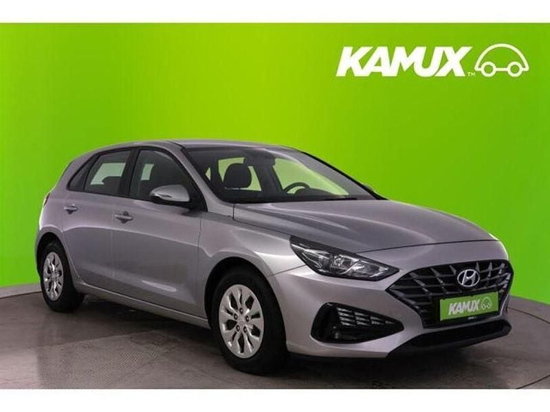 Silber Gebraucht 2024 Hyundai i30 Trend Limousine | 15.850 € (Superpreis) - Bild 1/3