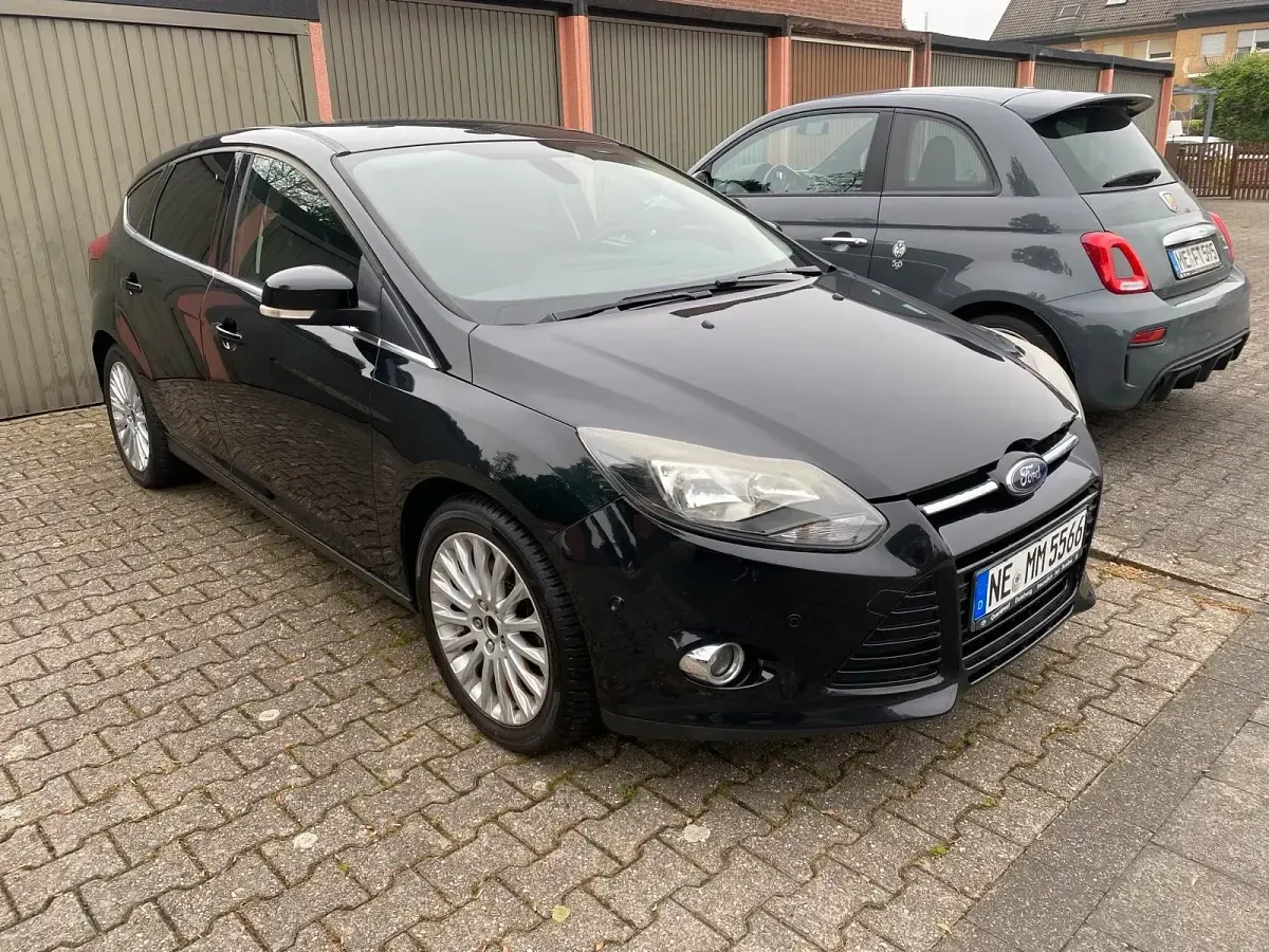Gebraucht Ford Focus 140 PS (102 kW) 2012 Schwarz Limousine