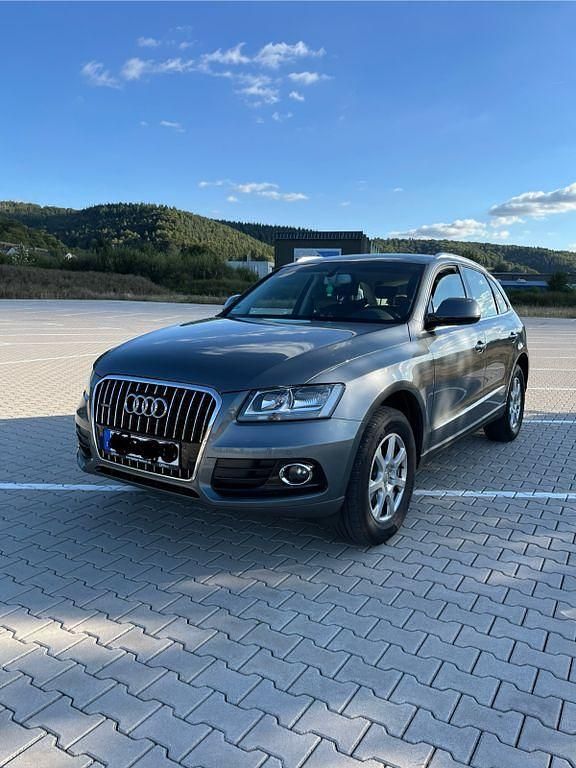 Grau Gebraucht 2015 Audi Q5 SUV | 13.100 € (Guter Preis) - Bild 1/4