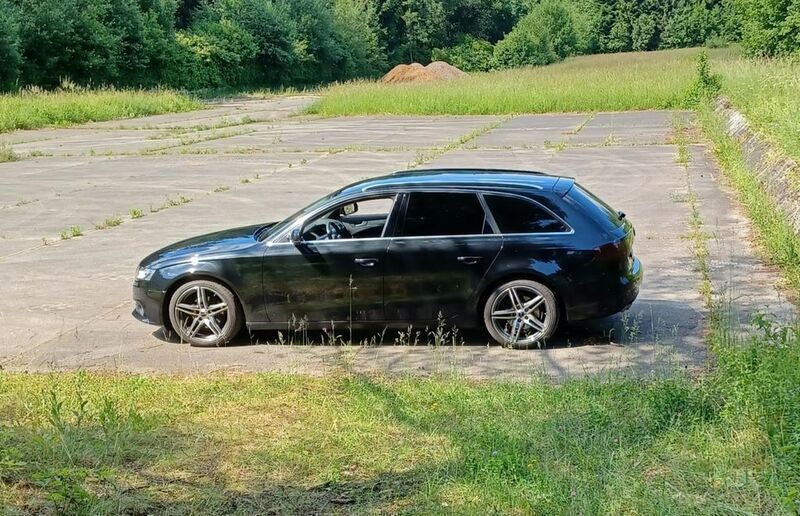 Schwarz Gebraucht 2011 Audi A4 Ambiente Kombi | 8.600 € (Fairer Preis) - Bild 1/4