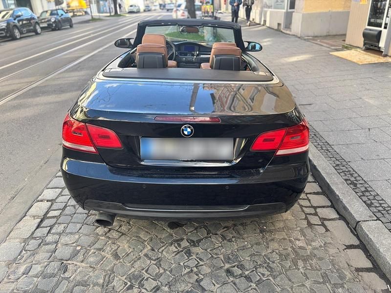 Gebraucht BMW 320 Cabriolet 177 PS (130 kW) 2007 Schwarz Cabrio