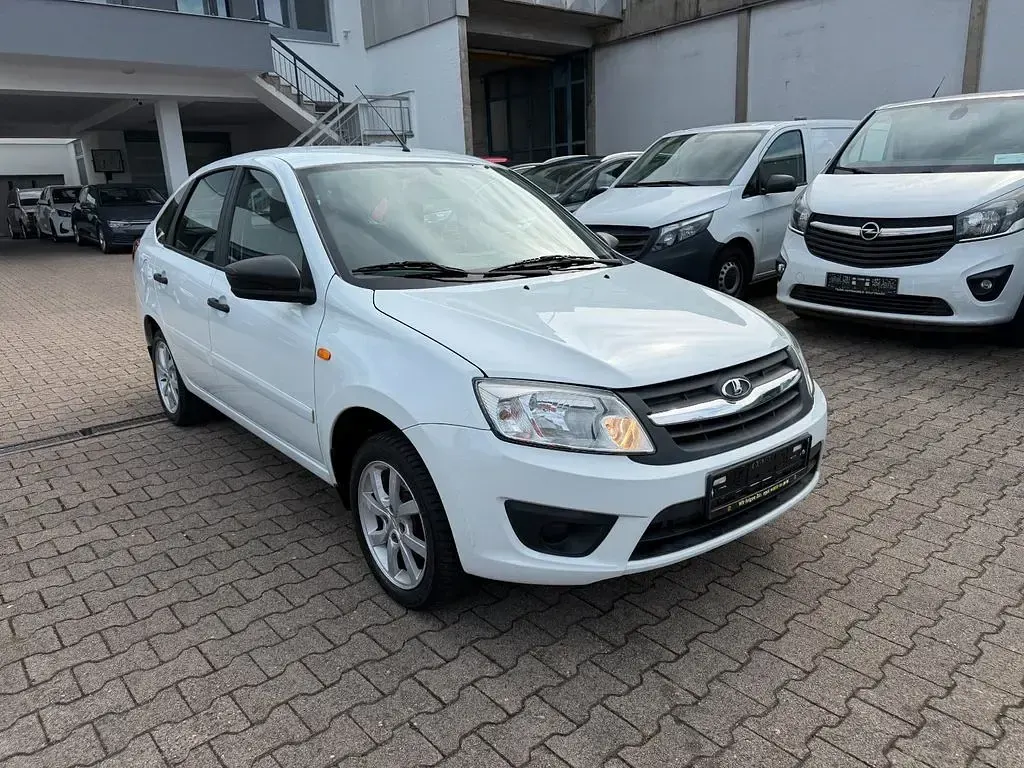 Gebraucht Lada Granta 98 PS (72 kW) 2016 Weiß Limousine