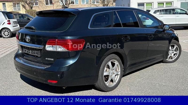 Gebraucht Toyota Avensis 150 PS (110 kW) 2012 Blau Limousine
