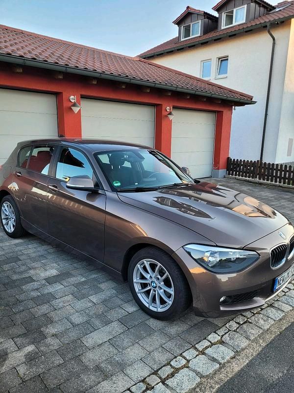Braun Gebraucht 2015 BMW 116 Kleinwagen | 6.750 € (Guter Preis) - Bild 1/4