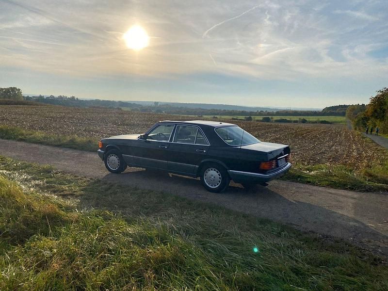 Blau Gebraucht 1988 Mercedes 420 SE Limousine | 12.950 € - Bild 1/4