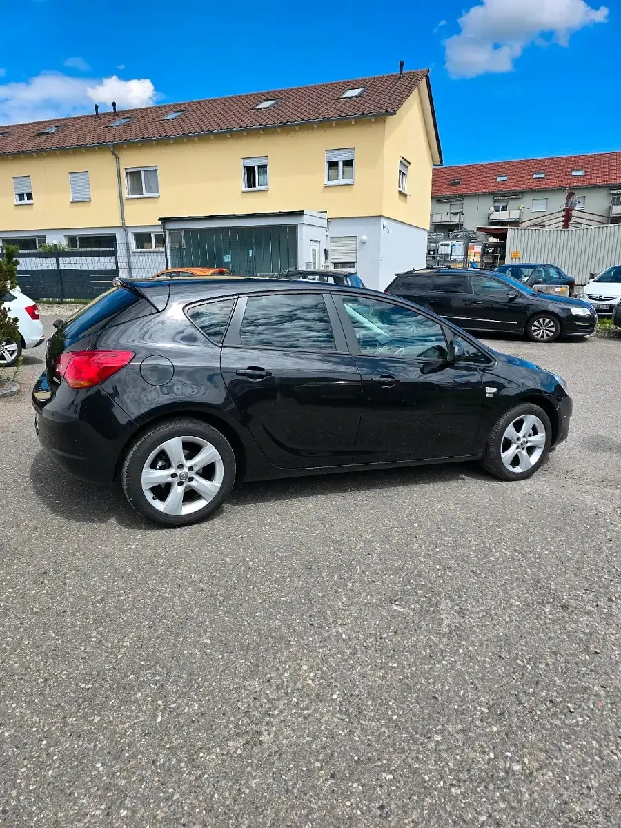 Gebraucht Opel Astra 87 PS (63 kW) 2012 Schwarz Kleinwagen