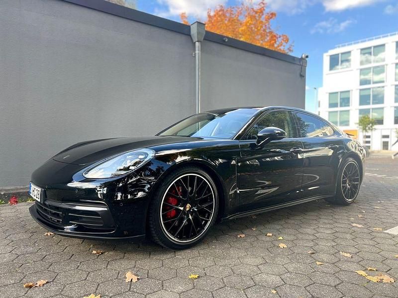 Schwarz Gebraucht 2017 Porsche Panamera 4 Limousine | 61.500 € (Teuer) - Bild 1/4