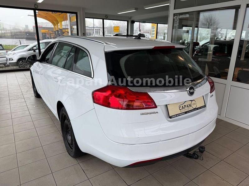 Gebraucht Opel Insignia Edition 160 PS (117 kW) 2010 Weiß Kombi