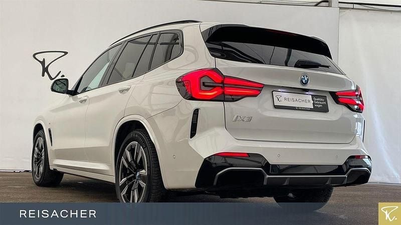 Gebraucht BMW iX3 Impressive 210 kW (286 PS) 2023 Mineralweiß metallic SUV