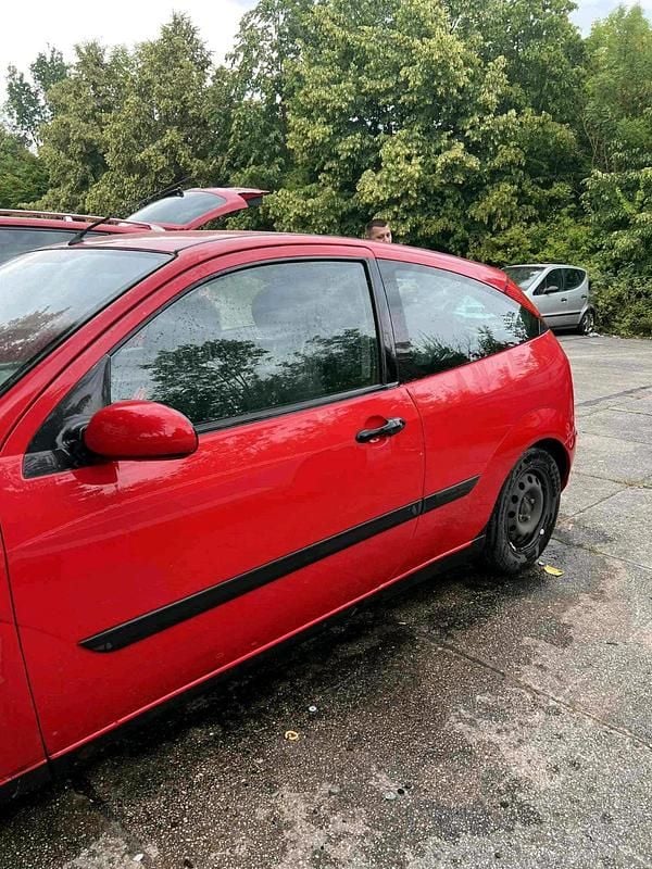 Gebraucht Ford Focus 105 PS (77 kW) 2002 Rot Kleinwagen