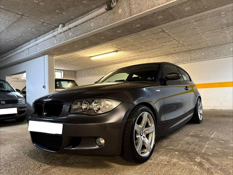 Grau Gebraucht 2007 BMW 118 M Sport Kleinwagen | 7.999 € - Bild 1/4