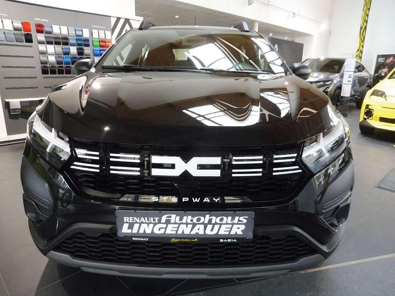 Perlmuttschwarz Gebraucht 2025 Dacia Sandero Essentiel Kleinwagen | 15.680 € (Superpreis) - Bild 1/4