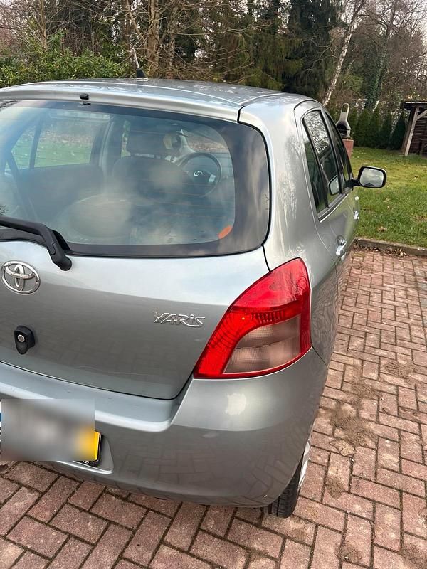 Gebraucht Toyota Yaris Cool 87 PS (63 kW) 2008 Silber Kleinwagen